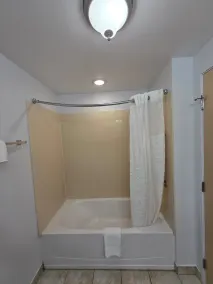 MainStay Suites Minot - Salle de bain