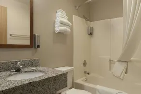 Super 8 by Wyndham Bridgeview/Chicago Area - Salle de bain