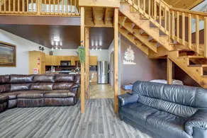 Steps to Fishing Pond! Country Cabin in Maysville - Innvendig