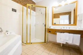 Sportslander Motor Inn - Bathroom