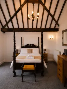 The Old Bell - Quarto