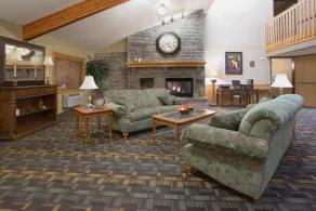 Cobblestone Hotel & Suites - Wisconsin Rapids - Zona de estar del vestíbulo