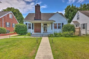 Charming Charleston Home w/ Yard & Fire Pit! - Intérieur