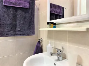 GK Airport Suites - Free Shuttle by GK Hospitality Group - Bathroom