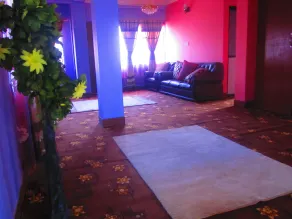 Sunrise Homestay Nepal - Sitzecke in der Lobby
