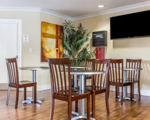 Suburban Studios Kennesaw-Marietta North - Hall