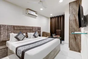 Mauryan Signature hotel with Airport View - Quarto