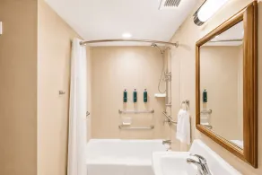DoubleTree by Hilton Downtown Wilmington - Legal District - Badrum