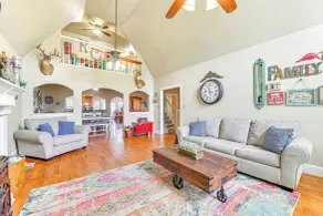 Fire Pit + Sauna: Spacious Lake Texoma Retreat! - Interiör
