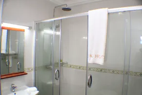 Royal Nick Hotel - Bathroom