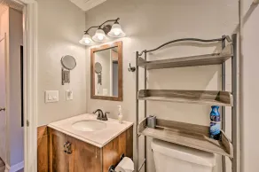 Lovely High Point Abode ~ 2 Mi to University! - Intérieur