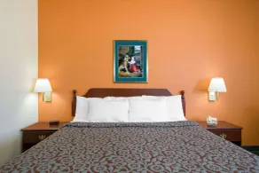 Days Inn by Wyndham Butler - Room