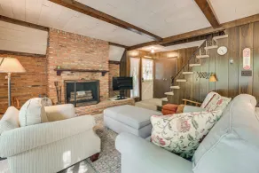 Cabin Near Lake w/ Deck, Fire Pit & Grill! - Innvendig