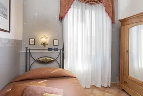 Pinto-Storey Hotel - Room