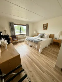 Hygge Inn & Suites - Room