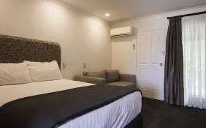 Town Square Motel - Room