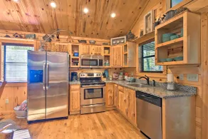 Broken Bow Hideaway w/ Hot Tub & Fire Pit! - Interior