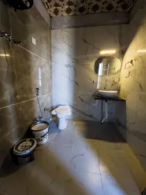 Chandraprabha Sky Jawai Resort - Baño