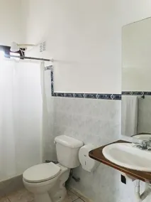 HC Liri Hotel - Bathroom