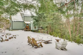 Rustic Intervale Hideaway w/ Deck & Wooded Views! - Innvendig