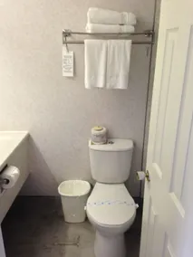 Bancroft Inn & Suites - Bathroom