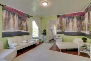 2 Miles to Dtwn! Idyllic Rochester Apt w/ Hot Tub - Intérieur