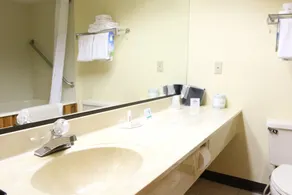 Quality Inn & Suites Frostburg-Cumberland - Salle de bain