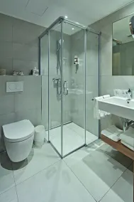 City Hotel - Bathroom