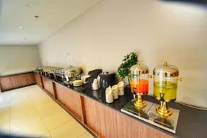 Alzaer Almutamyez Ajyad - Restaurante