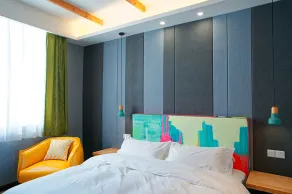The Cloudland International Youth Hostel, Close to the city center,10 min walks to the subway, Close to the night market, old street, green lake, English-speaking service, free Activity convenient payment and visa cards are accepted - Room