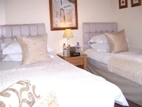 South Lodge Guest House - Room