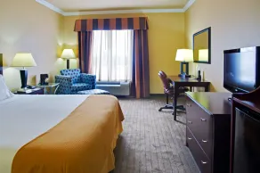 Holiday Inn Express Hotel and Suites Natchitoches by IHG - Room