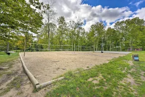 Cozy Cassopolis Retreat on Little Fish Lake! - Interiør