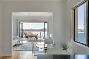 Ultimate Bondi Escape+ Balcony+ Stunning Views! - Essbereich im Zimmer