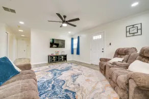 Hiking, Blackjack & More! Charming Home in Grover - Interni