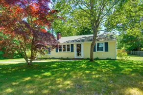 < 1 Mi to Beaches: Cape Cod Bungalow w/ Fire Pit! - Intérieur