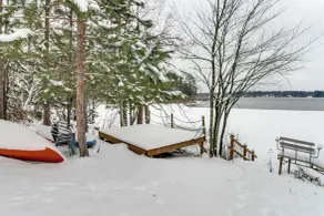 Dock & Foosball: Esquagama Lake Family Cabin - Innvendig