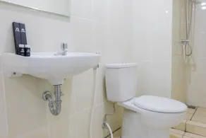 Elegant and Convenient 2BR Apartment M-Town Residence - Bathroom
