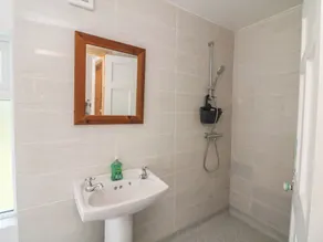 Curragh Cottage - Bathroom