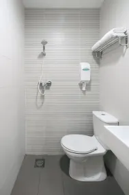 Value Hotel Nice - Bathroom