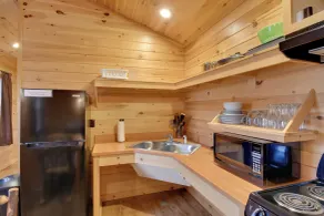 Bayfront Cabin w/ Docks & Access to Lake Ontario! - Interiør