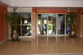 Kaysens Grande Hotel - Interior entrance