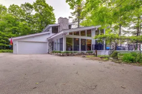 Modern Waterfront Home - 1 Mi to Cave Point Park! - Innvendig