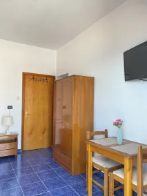 BLUE WAVES - Room
