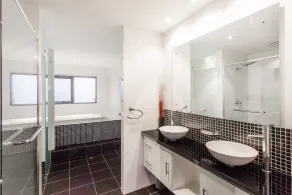 Spinnakers by Rockingham Apartments - Bagno