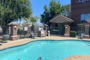 La Quinta Inn & Suites by Wyndham Tempe University, Phoenix - Piscine