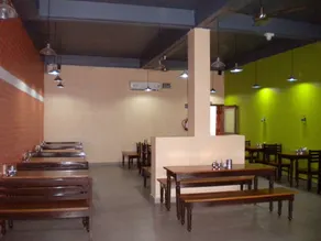 Rains Inn Eco Hotel - Restaurant
