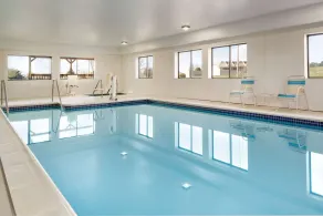 Super 8 by Wyndham Chambersburg I-81 - Piscine