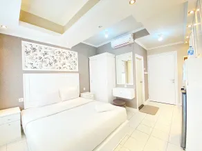 Nice Studio Room at Grand Asia Afrika Apartment By Travelio - Room