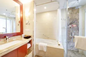 Ramada Plaza by Wyndham Chongqing West - Bathroom